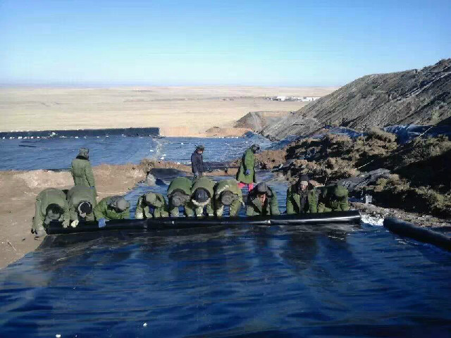 土木复合膜施工现场